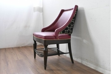 新古　美品　特注オーダー家具　鋲飾りが印象的なチェア　制作費約13万円　(R-088090)