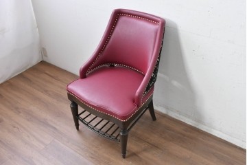 新古　美品　特注オーダー家具　鋲飾りが印象的なチェア　制作費約13万円　(R-088090)