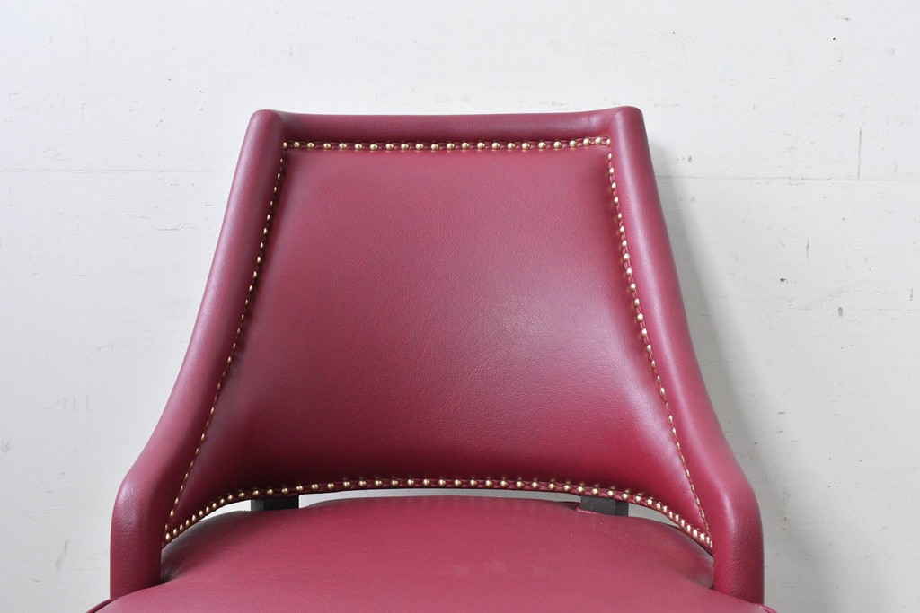 新古　美品　特注オーダー家具　鋲飾りが印象的なチェア　制作費約13万円　(R-088090)