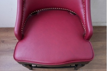 新古　美品　特注オーダー家具　鋲飾りが印象的なチェア　制作費約13万円　(R-088090)