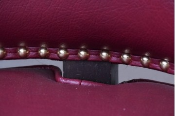 新古　美品　特注オーダー家具　鋲飾りが印象的なチェア　制作費約13万円　(R-088090)