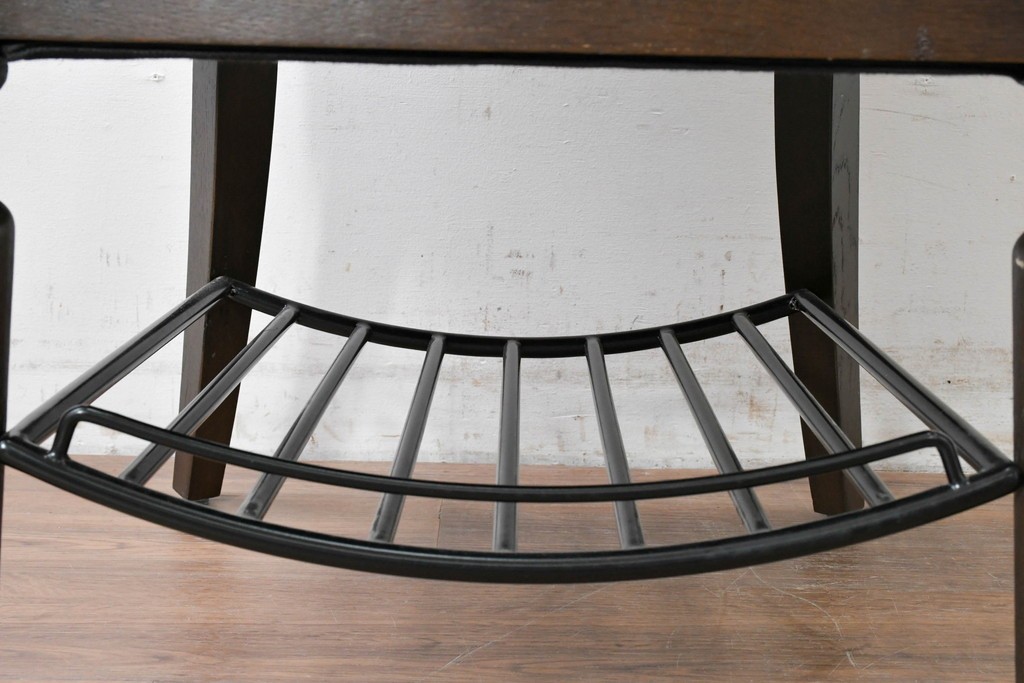 新古　美品　特注オーダー家具　鋲飾りが印象的なチェア　制作費約13万円　(R-088090)