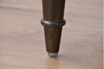 新古　美品　特注オーダー家具　鋲飾りが印象的なチェア　制作費約13万円　(R-088090)