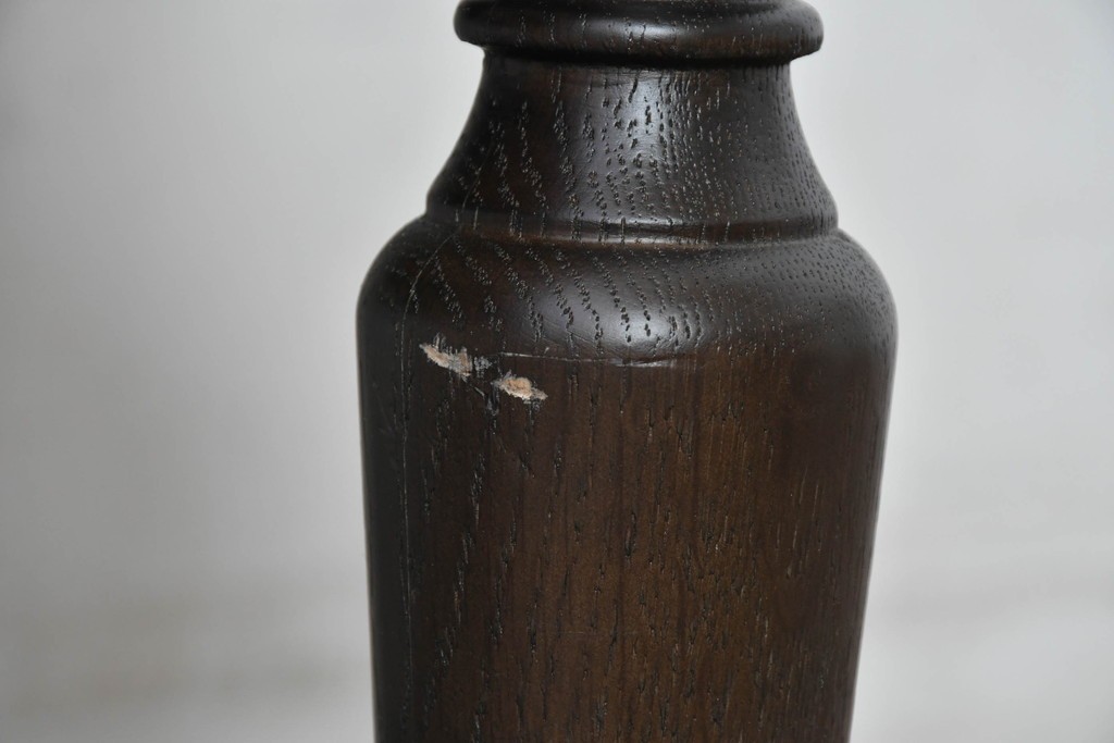 新古　美品　特注オーダー家具　鋲飾りが印象的なチェア　制作費約13万円　(R-088090)