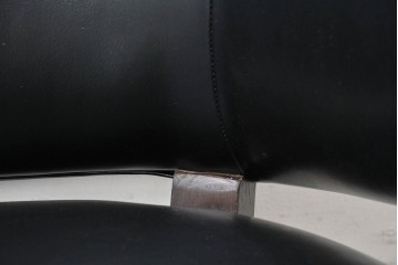 新古　展示品　美品　特注オーダー家具　黒と赤のコントラストが印象的なチェア　制作費約13万円　(R-088091)