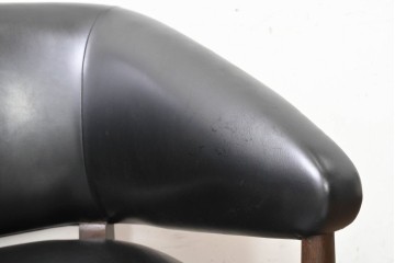 新古　展示品　美品　特注オーダー家具　黒と赤のコントラストが印象的なチェア　制作費約13万円　(R-088091)
