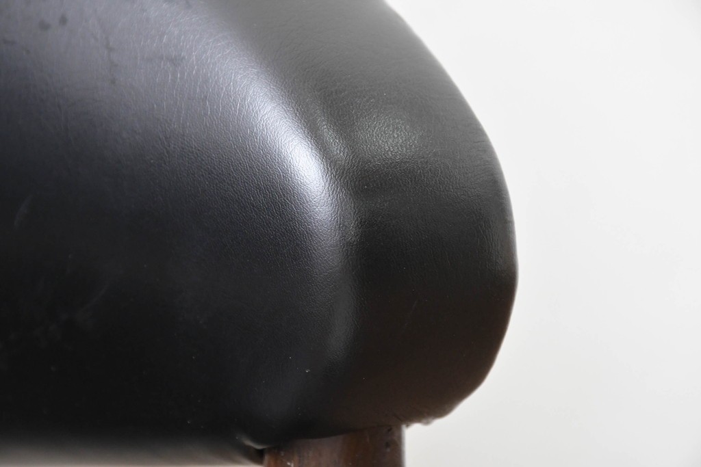 新古　展示品　美品　特注オーダー家具　黒と赤のコントラストが印象的なチェア　制作費約13万円　(R-088091)