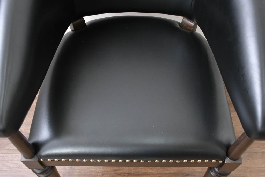 新古　展示品　美品　特注オーダー家具　黒と赤のコントラストが印象的なチェア　制作費約13万円　(R-088091)