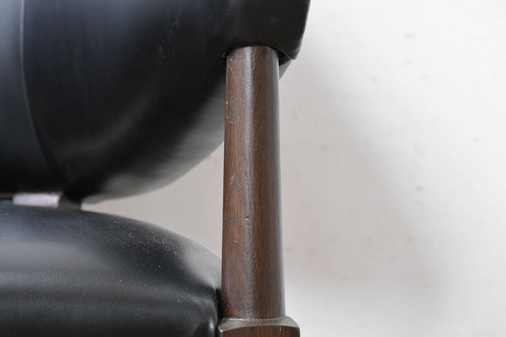 新古　展示品　美品　特注オーダー家具　黒と赤のコントラストが印象的なチェア　制作費約13万円　(R-088091)