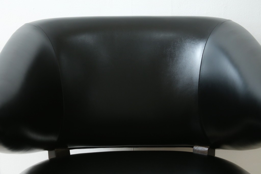 新古　展示品　美品　特注オーダー家具　黒と赤のコントラストが印象的なチェア　制作費約13万円　(R-088091)