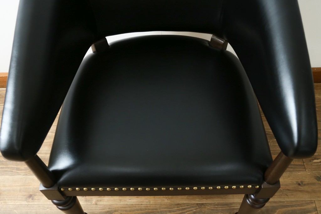 新古　展示品　美品　特注オーダー家具　黒と赤のコントラストが印象的なチェア　制作費約13万円　(R-088091)