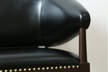 新古　展示品　美品　特注オーダー家具　黒と赤のコントラストが印象的なチェア　制作費約13万円　(R-088091)
