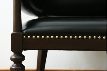 新古　展示品　美品　特注オーダー家具　黒と赤のコントラストが印象的なチェア　制作費約13万円　(R-088091)