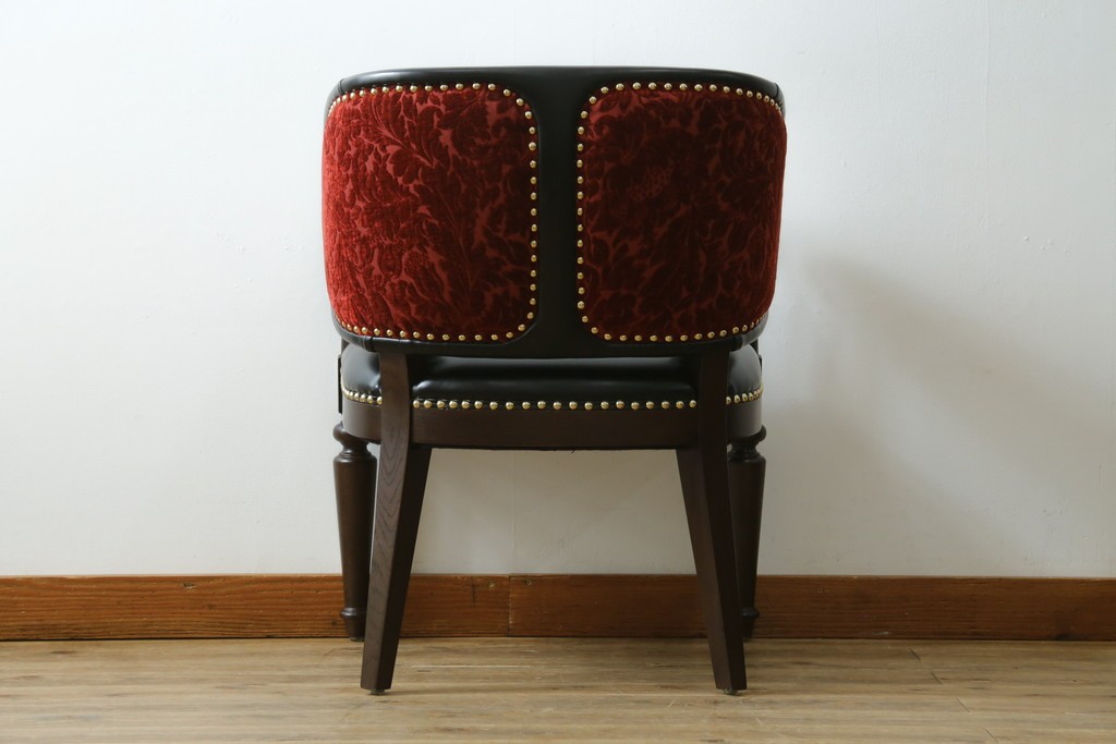 新古　展示品　美品　特注オーダー家具　黒と赤のコントラストが印象的なチェア　制作費約13万円　(R-088091)