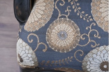 新古　展示品　美品　特注オーダー家具　シノワズリデザインが華やかなアンティーク調のチェア　制作費約15万円　(R-088092)