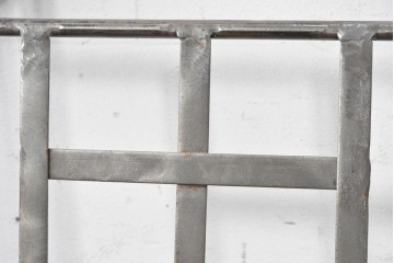新古　展示品　美品　特注オーダー家具　スクエア格子デザインのアイアン製チェア5脚セット　(R-088093)