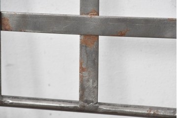 新古　展示品　美品　特注オーダー家具　スクエア格子デザインのアイアン製チェア5脚セット　(R-088093)