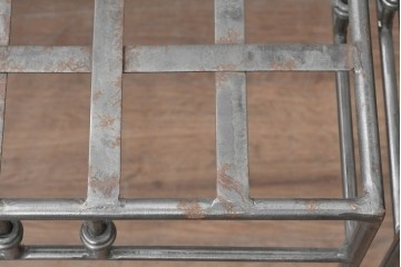 新古　展示品　美品　特注オーダー家具　スクエア格子デザインのアイアン製チェア5脚セット　(R-088093)