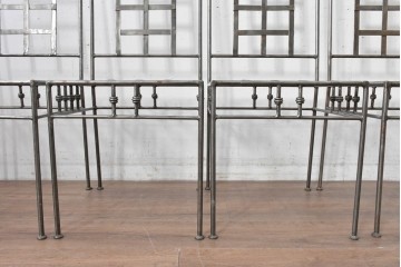 新古　展示品　美品　特注オーダー家具　スクエア格子デザインのアイアン製チェア5脚セット　(R-088093)