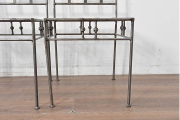 新古　展示品　美品　特注オーダー家具　スクエア格子デザインのアイアン製チェア5脚セット　(R-088093)