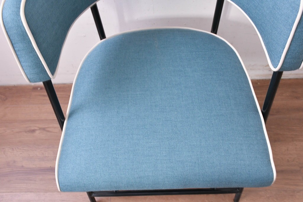 新古　展示品　美品　特注オーダー家具　The VintageHouse(ザ・ヴィンテージハウス)社製　ブルーファブリックのチェア　制作費約9万円　(R-088094)