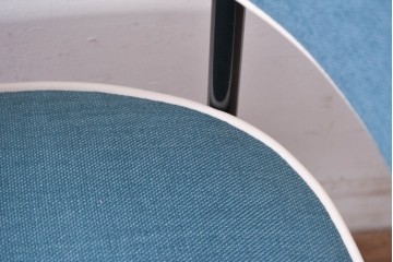 新古　展示品　美品　特注オーダー家具　The VintageHouse(ザ・ヴィンテージハウス)社製　ブルーファブリックのチェア　制作費約9万円　(R-088094)