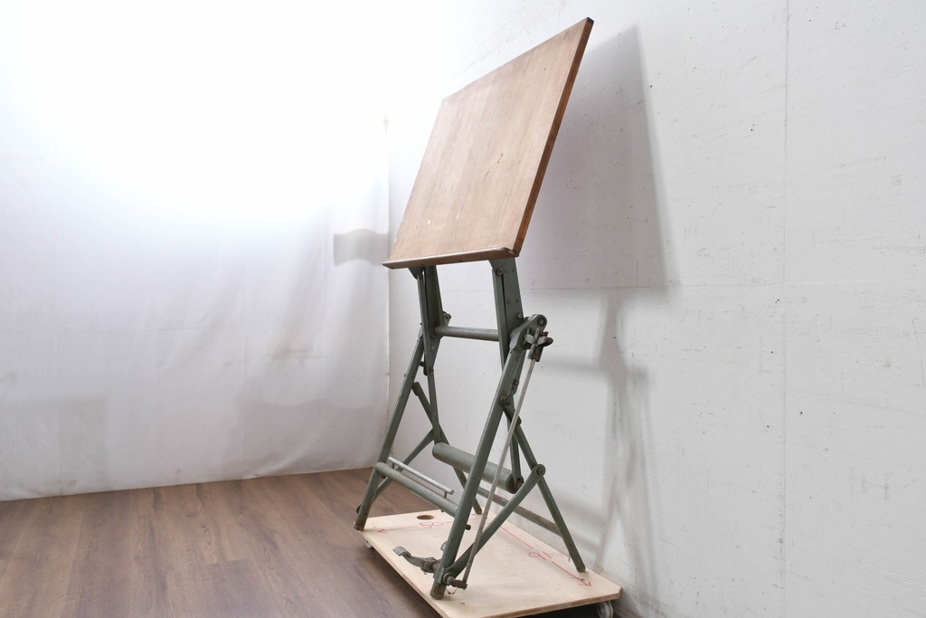 【簡易リペア限定品】　フランスヴィンテージ　Lucien Sautereau(リュシアン・ソートロー)デザイン　UNIC(ユニック)　インダストリアルな佇まいが魅力のチルトップ可動式製図台　(R-088100)