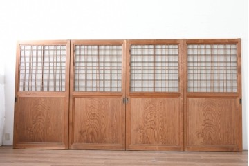 ヴィンテージ建具　昭和中期　上手物!!　腰板杉材一枚板　整然と並ぶ格子が上品なガラス戸4枚セット　(R-088102)