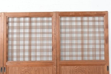 ヴィンテージ建具　昭和中期　上手物!!　腰板杉材一枚板　整然と並ぶ格子が上品なガラス戸4枚セット　(R-088102)