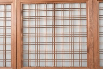 ヴィンテージ建具　昭和中期　上手物!!　腰板杉材一枚板　整然と並ぶ格子が上品なガラス戸4枚セット　(R-088102)