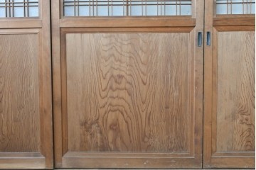ヴィンテージ建具　昭和中期　上手物!!　腰板杉材一枚板　整然と並ぶ格子が上品なガラス戸4枚セット　(R-088102)