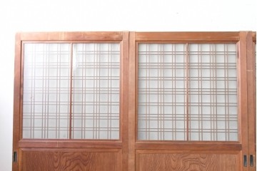 ヴィンテージ建具　昭和中期　上手物!!　腰板杉材一枚板　整然と並ぶ格子が上品なガラス戸4枚セット　(R-088102)