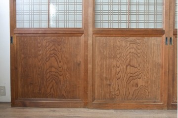 ヴィンテージ建具　昭和中期　上手物!!　腰板杉材一枚板　整然と並ぶ格子が上品なガラス戸4枚セット　(R-088102)