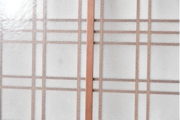 ヴィンテージ建具　昭和中期　上手物!!　腰板杉材一枚板　整然と並ぶ格子が上品なガラス戸4枚セット　(R-088102)