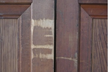 ヴィンテージ建具　昭和中期　上手物!!　腰板杉材一枚板　整然と並ぶ格子が上品なガラス戸4枚セット　(R-088102)