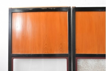 アンティーク建具　昭和初期　シックな黒縁と赤みを帯びた木肌が印象的なガラス帯戸3枚セット　(R-088103)