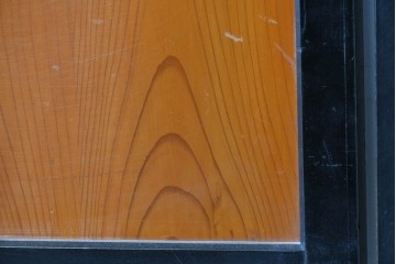 アンティーク建具　昭和初期　シックな黒縁と赤みを帯びた木肌が印象的なガラス帯戸3枚セット　(R-088103)
