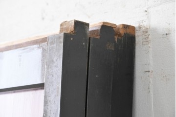 アンティーク建具　昭和初期　シックな黒縁と赤みを帯びた木肌が印象的なガラス帯戸3枚セット　(R-088103)