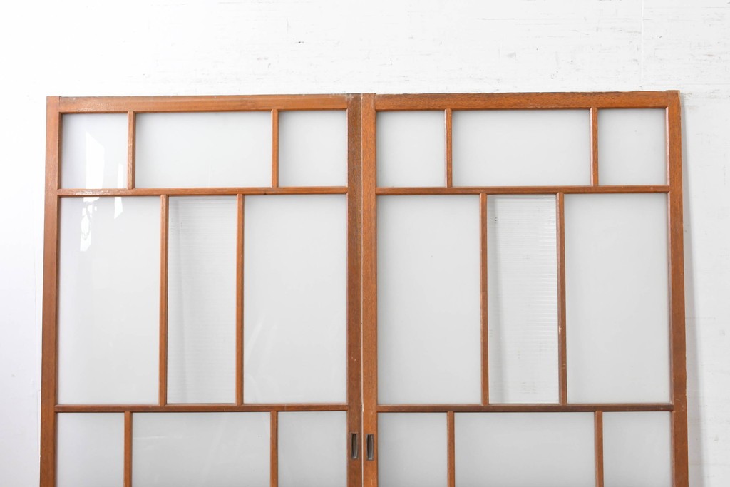 ヴィンテージ建具　昭和中期　大正ロマンの意匠が映えるガラス戸2枚セット　(R-088108)