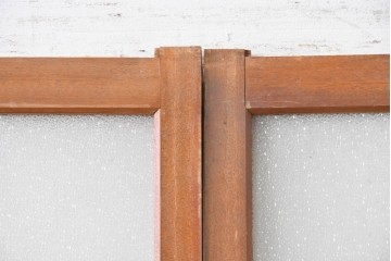ヴィンテージ建具　昭和中期　温もりある木味が楽しめるガラス戸2枚セット　(R-088109)