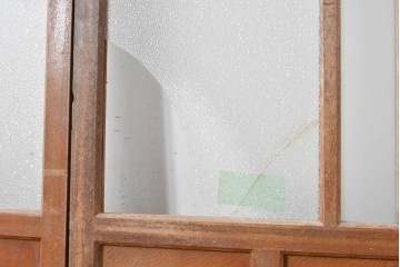 ヴィンテージ建具　昭和中期　温もりある木味が楽しめるガラス戸2枚セット　(R-088109)