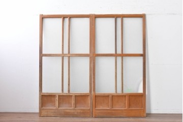 ヴィンテージ建具　昭和中期　温もりある木味が楽しめるガラス戸2枚セット　(R-088109)
