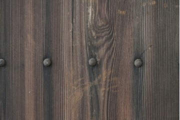 アンティーク建具　大正期　鋲打ちの意匠が趣深いくぐり戸1枚　(R-088111)
