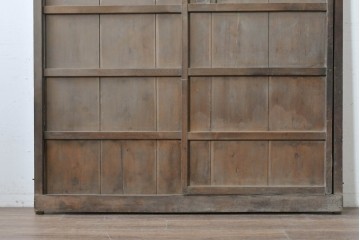 アンティーク建具　大正期　鋲打ちの意匠が趣深いくぐり戸1枚　(R-088111)