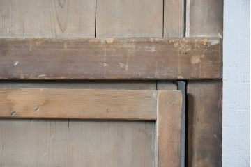 アンティーク建具　大正期　鋲打ちの意匠が趣深いくぐり戸1枚　(R-088111)