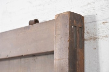 アンティーク建具　大正期　鋲打ちの意匠が趣深いくぐり戸1枚　(R-088111)