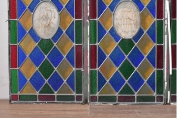 中古建具　職人手作り　鮮やかな色ガラスが美しい!　ハンドメイドのステンドグラス窓4枚セット　(R-088114)