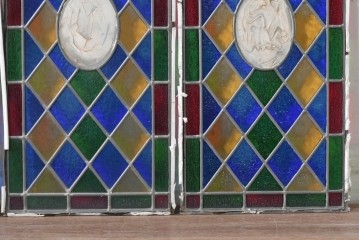 中古建具　職人手作り　鮮やかな色ガラスが美しい!　ハンドメイドのステンドグラス窓4枚セット　(R-088114)