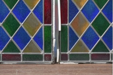 中古建具　職人手作り　鮮やかな色ガラスが美しい!　ハンドメイドのステンドグラス窓4枚セット　(R-088114)