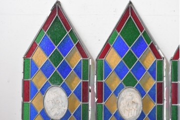 中古建具　職人手作り　鮮やかな色ガラスが美しい!　ハンドメイドのステンドグラス窓4枚セット　(R-088115)